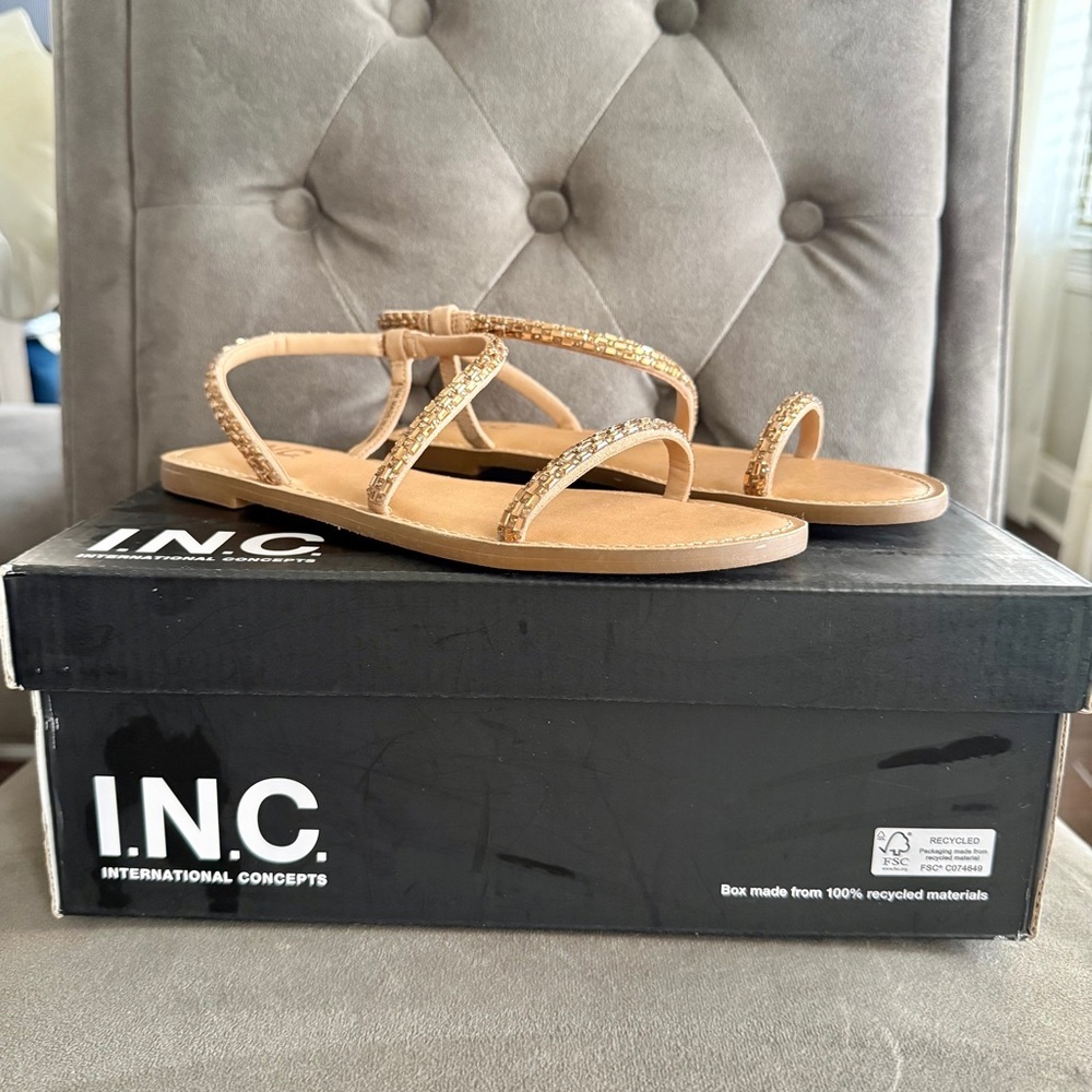 INC Women’s Mahlah Embellished Flat Sandals || 6.5 M || BNWB